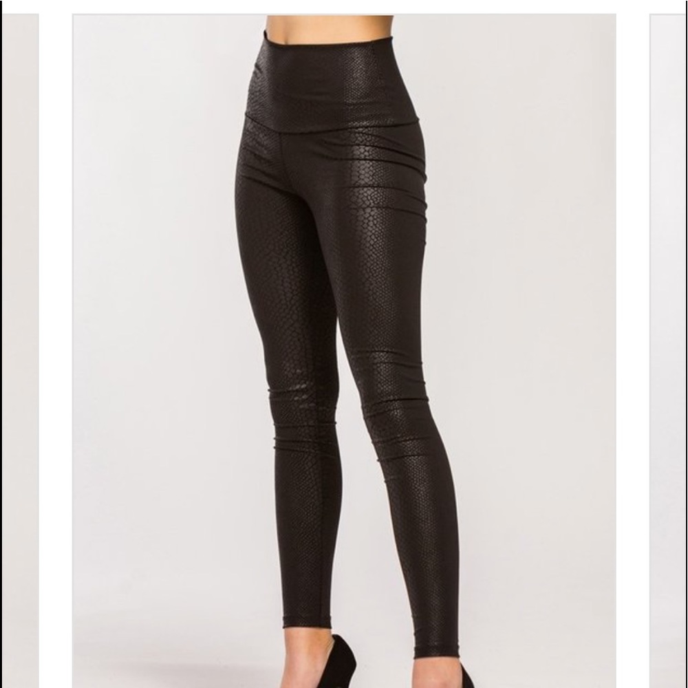 Snakeskin Embossed Leggings - Picture 4 of 7